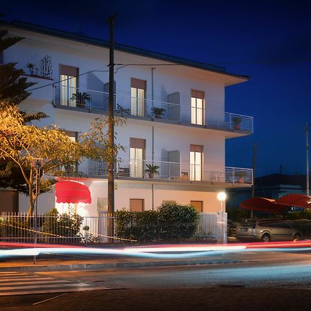 Minturnae Hotel Скаури Екстериор снимка
