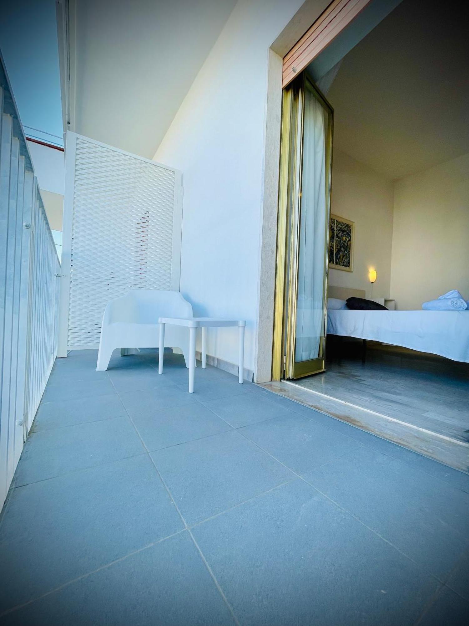 Minturnae Hotel Скаури Екстериор снимка