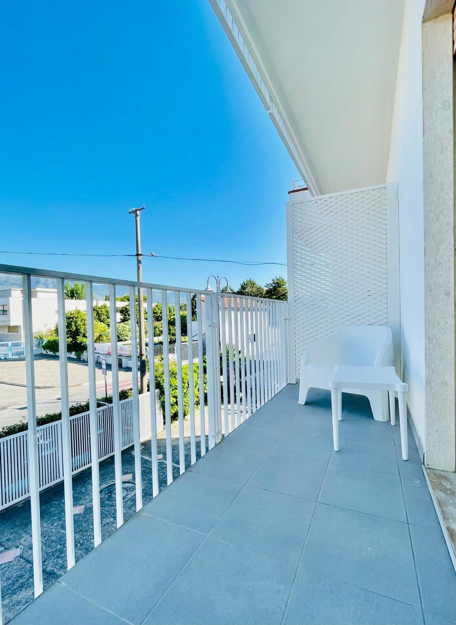 Minturnae Hotel Скаури Екстериор снимка