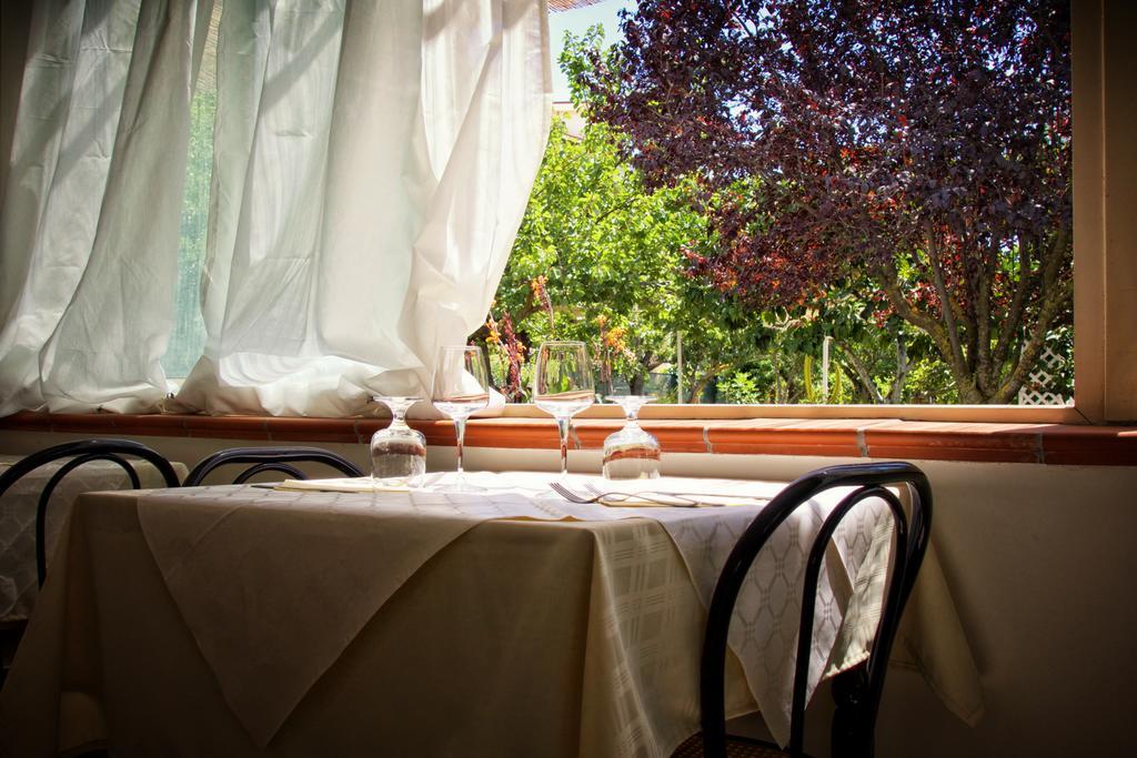 Minturnae Hotel Скаури Екстериор снимка