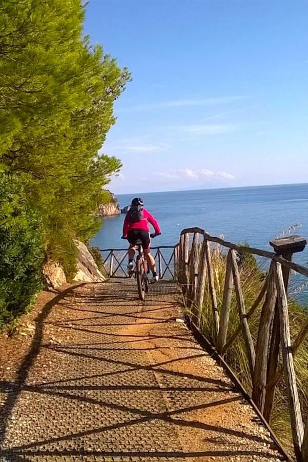 Minturnae Hotel Скаури Екстериор снимка