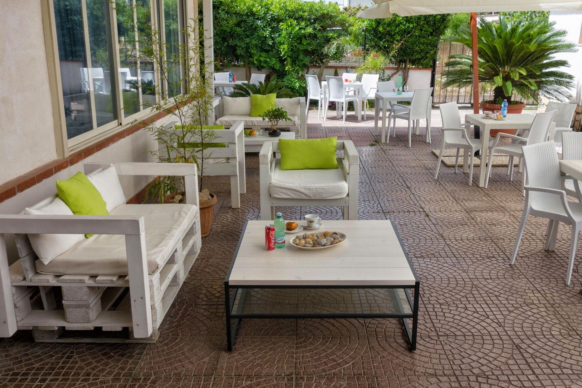 Minturnae Hotel Скаури Екстериор снимка